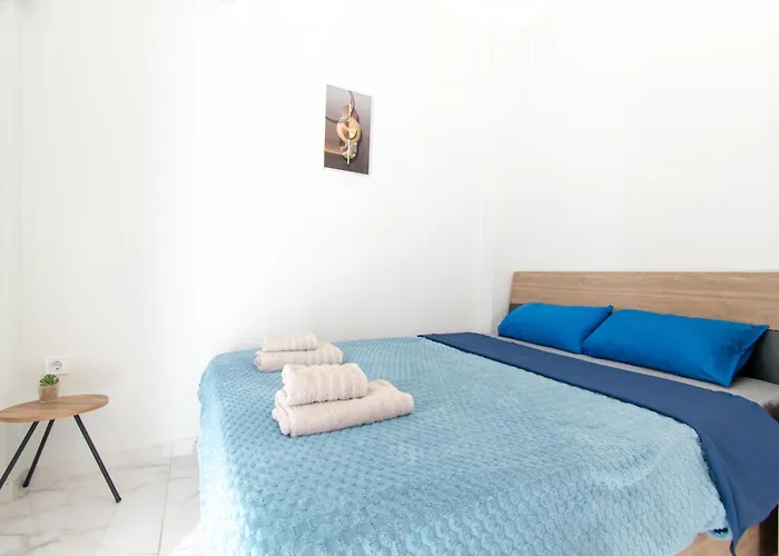 1 Apartment *